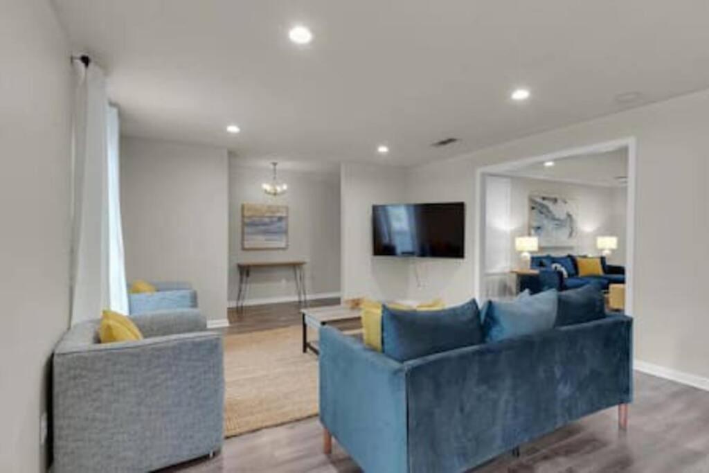 Quiet Relaxing Home - Close To Downtown & Beach 4Br-2Bt ペンサコーラ エクステリア 写真