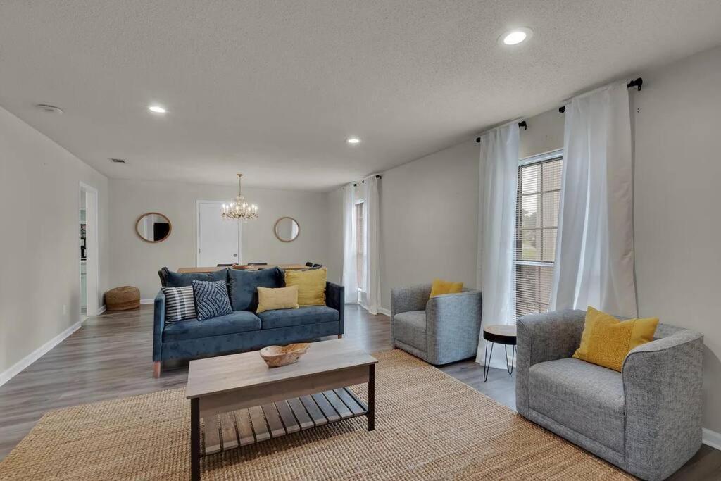 Quiet Relaxing Home - Close To Downtown & Beach 4Br-2Bt ペンサコーラ エクステリア 写真