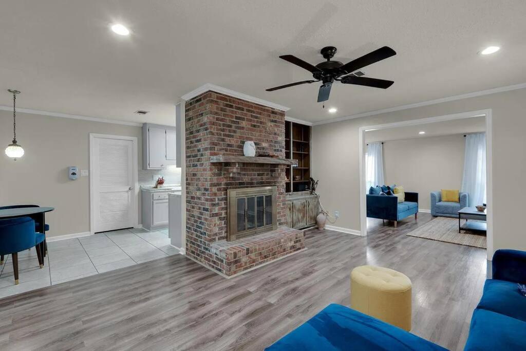 Quiet Relaxing Home - Close To Downtown & Beach 4Br-2Bt ペンサコーラ エクステリア 写真