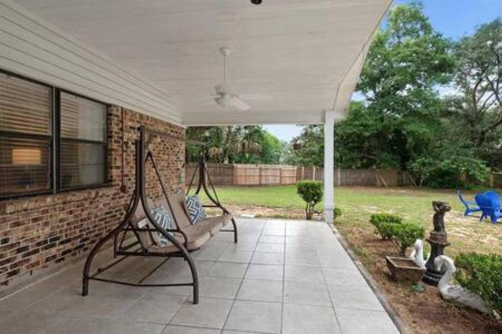 Quiet Relaxing Home - Close To Downtown & Beach 4Br-2Bt ペンサコーラ エクステリア 写真
