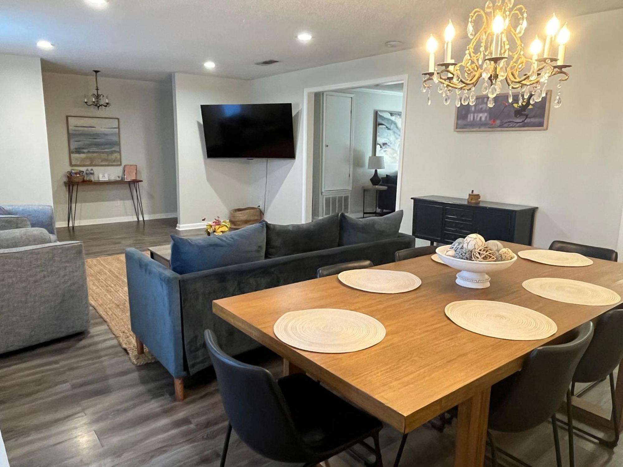 Quiet Relaxing Home - Close To Downtown & Beach 4Br-2Bt ペンサコーラ エクステリア 写真
